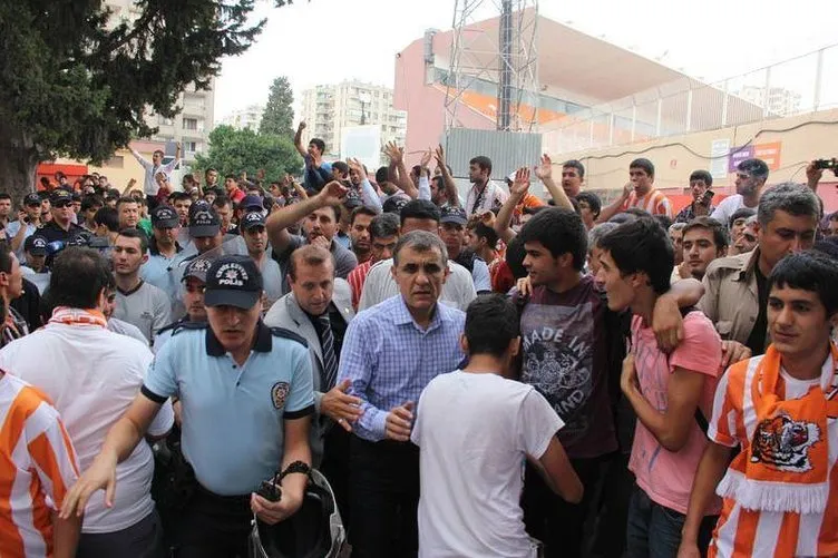 Adana Demirspor - Adanaspor maçı öncesi kavga