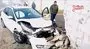 Otomobili sollarken kontrolden çıkan aracıyla evin duvarına çarptı | Video