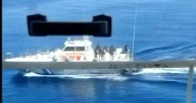SON DAKİKA! Çanakkale açıklarında bir gemiye Yunan unsurları tarafından ateş açıldı: Türk botları bölgeye gitti