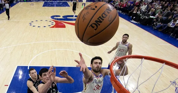 Furkan Korkmaz ve Ersan İlyasova Philadelphia 76ers - Milwaukee Bucks maçında karşı karşıya geldi