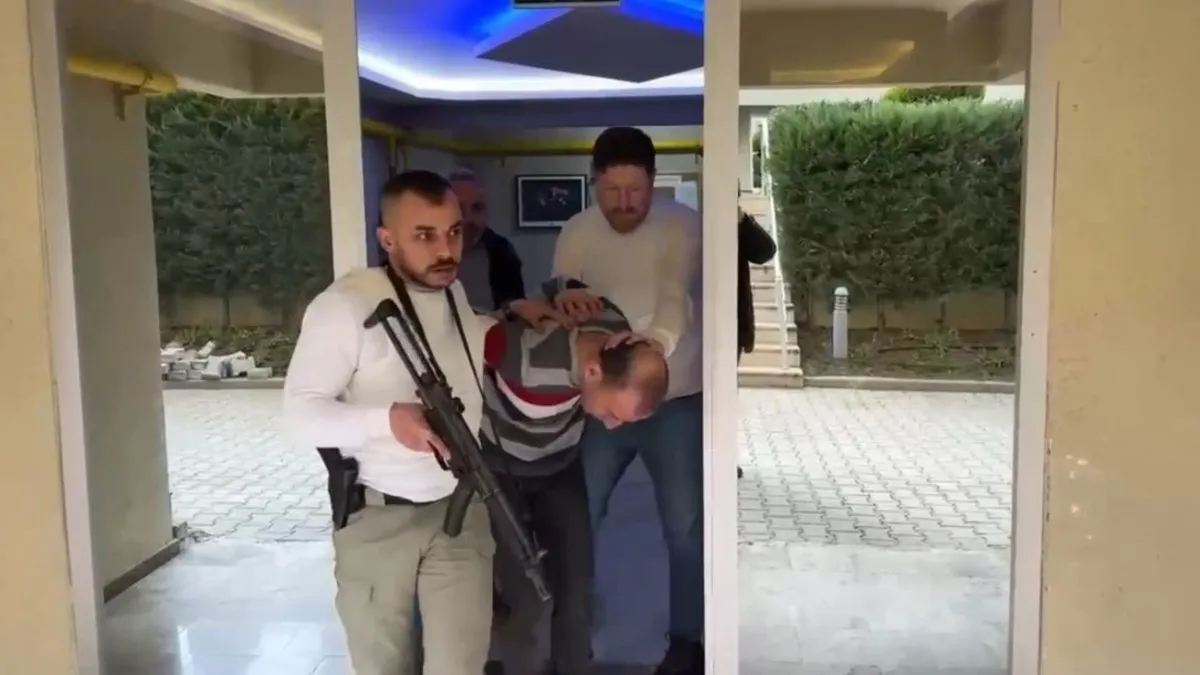 12 yıl 6 ay hapisle aranıyordu: FETÖ'cü firari astsubay sahte kimlikle yakalandı