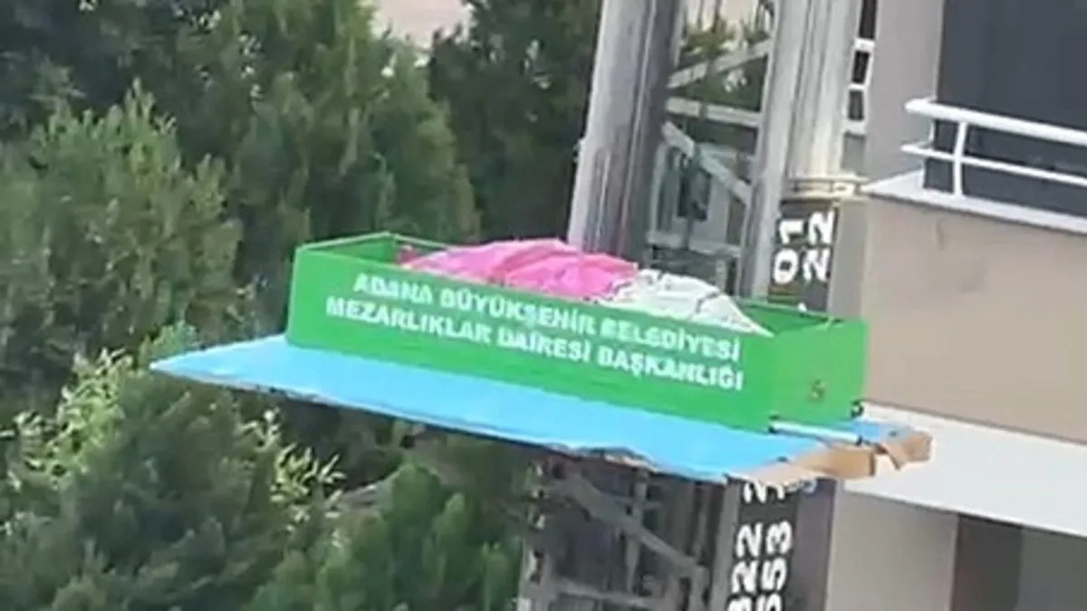 Evden gelen kötü koku acı gerçeği ortaya çıkardı: Yaşlı adam ölü bulundu!