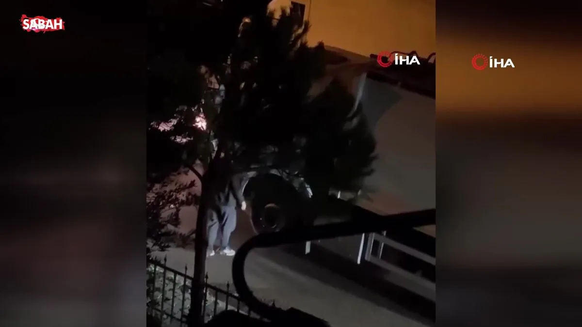 Ataşehir’de trafikte çöp kamyonu şoförüne levyeli saldırı kamerada | Video videosunu izle Ataşehir’de trafikte çöp kamyonu şoförüne levyeli saldırı kamerada | Video videosunu izle