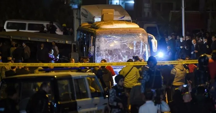 Mısır’da turistleri taşıyan otobüse bombalı saldırı