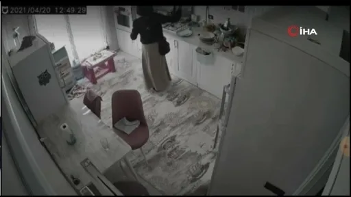 Osmaniye'de 2 kadın hırsız evdeki gizli kameraya yakalandı - 2