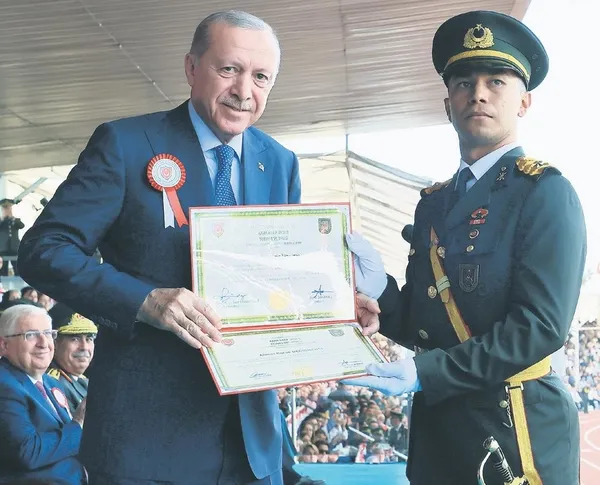 savunma-sanayiinde-kendimizle-yarisiyoruz-1788125299336.jpeg