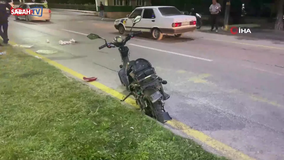 Sivas’ta motosiklet ile elektrikli bisiklet çarpıştı: 2 ağır yaralı | Video videosunu izle Sivas’ta motosiklet ile elektrikli bisiklet çarpıştı: 2 ağır yaralı | Video videosunu izle