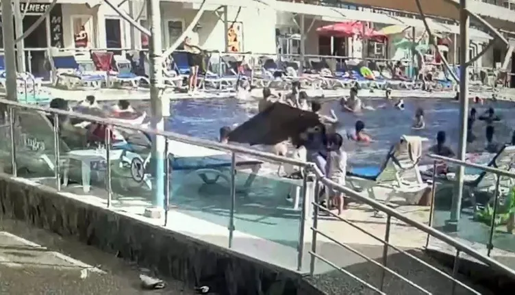 Antalya’da şezlongda güneşlenen kadının üzerine baca kapağı düştü!