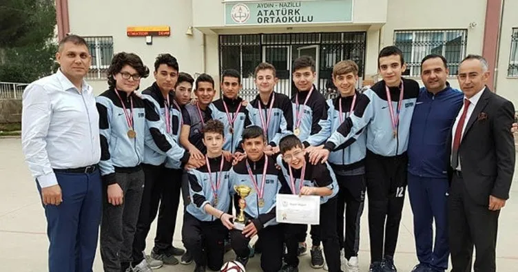 Atatürk ortaokulu futsalda destan yazdı