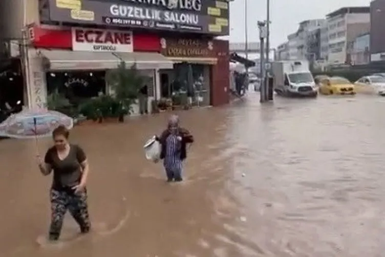 İzmir’i yine sel vurdu vatandaş isyan etti: ‘Belediyenin sorumsuzluğu, biz mağdur oluyoruz’