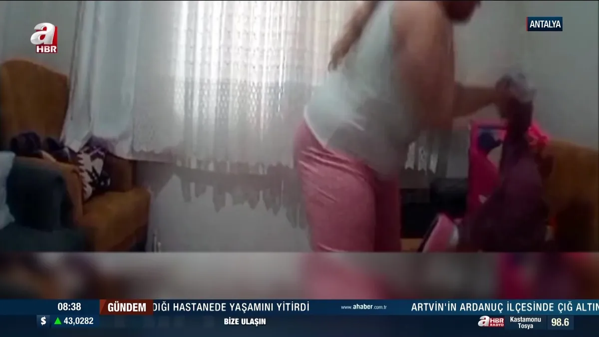 Antalya’da anne dehşeti! 1 yaşındaki bebeğini öldüresiye dövdü | Video videosunu izle Antalya’da anne dehşeti! 1 yaşındaki bebeğini öldüresiye dövdü | Video videosunu izle