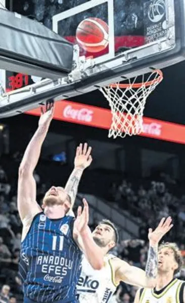 Anadolu Efes pes etmedi