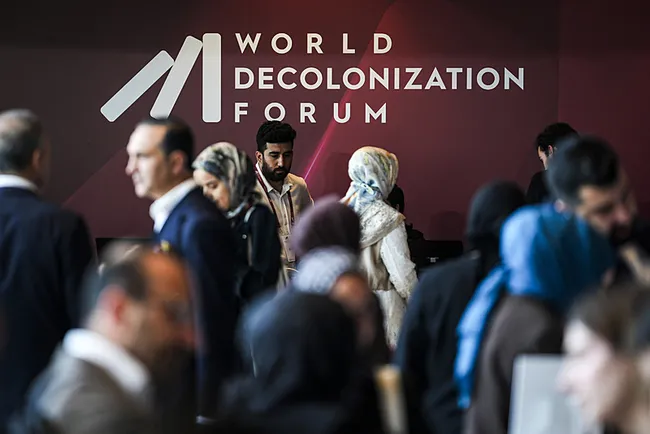 world-decolonization-forumda-bilgiye-bagimliliktan-ekonomik-egemenlige-oturumu-1778610962334.jpeg