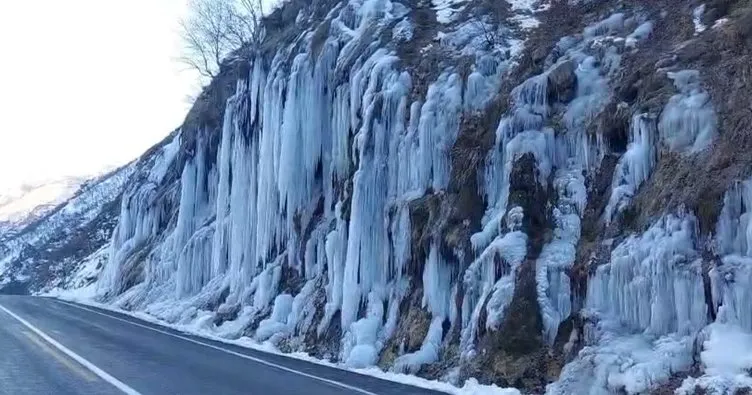 Tunceli’de Ağlayan Kayalar dondu