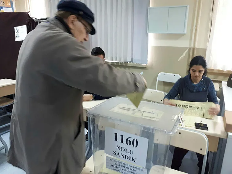 Türkiye sandık başında! 57 milyon seçmen tercihini yapıyor