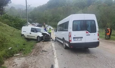Bursa'da servis minibüsü ile hafif ticari araç çarpıştı: 13 yaralı #bursa