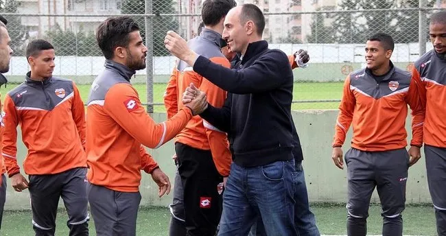 Adanaspor’da Jurcic futbolcularla vedalaştı