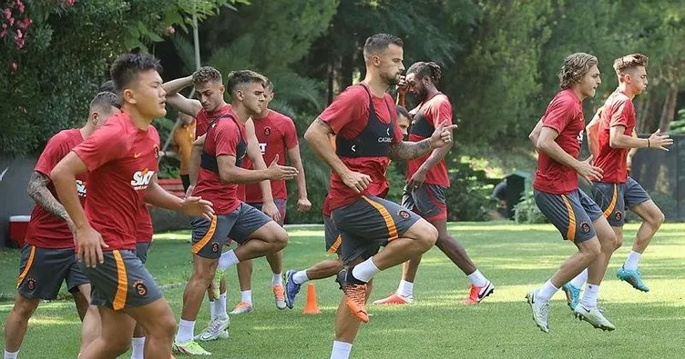 Son dakika Galatasaray haberi: Galatasaray’ın kamp kadrosu açıklandı! Luyindama ve Aytaç Kara yok...