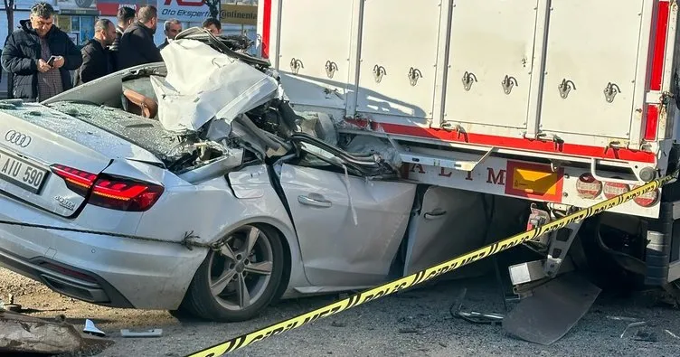 Siverek’te park halindeki tıra otomobil çarptı: 1 ölü