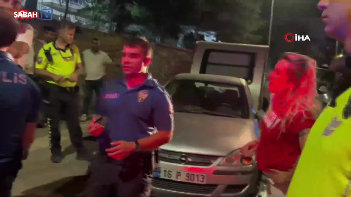 Alkollü sürücü, mahalleyi savaş alanına çevirdi! Rahat tavırlarıyla polis ekiplerini çileden çıkardı | Video videosunu izle Alkollü sürücü, mahalleyi savaş alanına çevirdi! Rahat tavırlarıyla polis ekiplerini çileden çıkardı | Video videosunu izle
