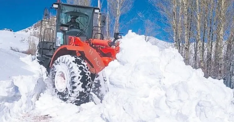 Van’da karla mücadele aralıksız sürüyor
