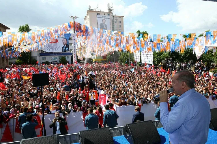 Vatandaşlar Cumhurbaşkanı Erdoğan'ı Isparta'da coşkuyla karşıladı