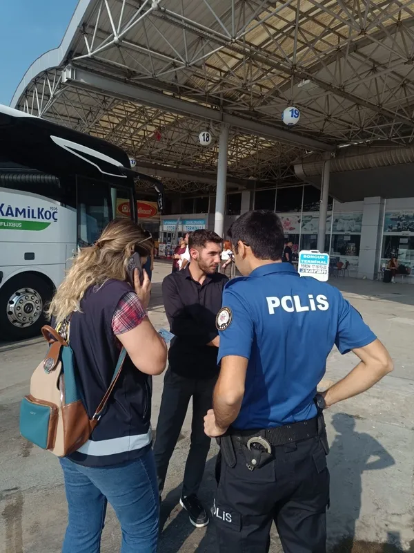 afyonda-180-polis-sahaya-indi-okul-cevreleri-didik-didik-arandi-1789733844631.jpg