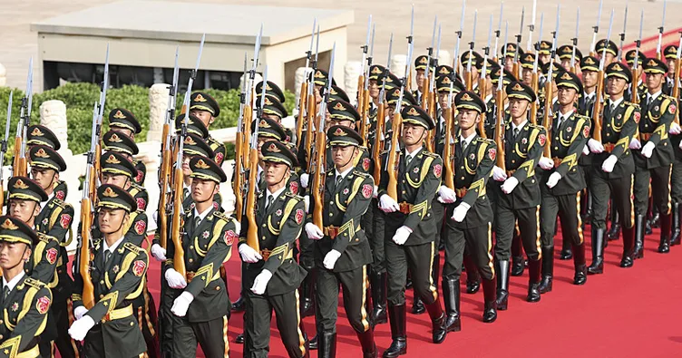 Çin gövde gösterisinde: Trump’tan soğukkanlı mesaj! ‘Bize meydan okumuyorlar’