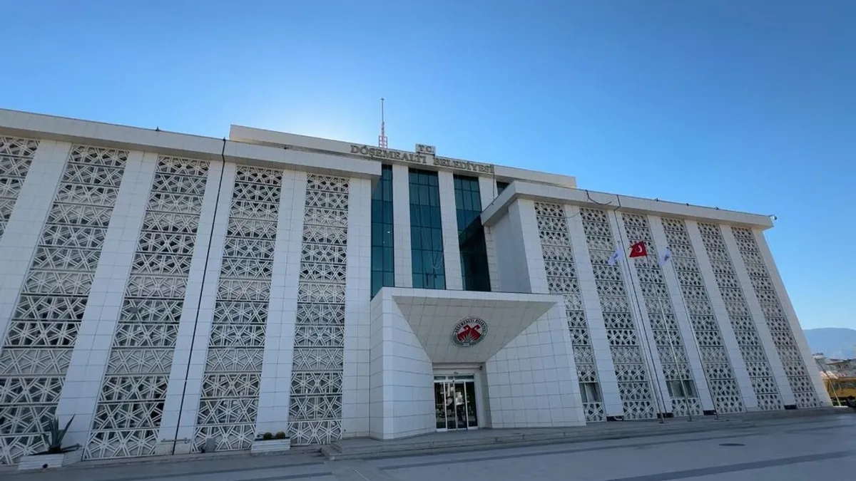 CHP’li Döşemealtı Belediyesi’ne usulsüzlük iddiasıyla operasyon: 10 gözaltı CHP’li Döşemealtı Belediyesi’ne usulsüzlük iddiasıyla operasyon: 10 gözaltı