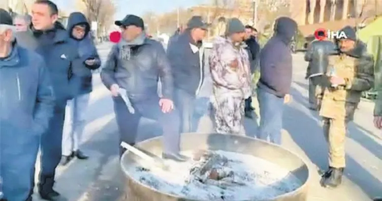 Sabaha kadar Paşinyan’a istifa baskısı