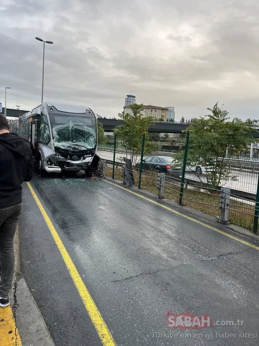 İstanbullunun çilesi bitmiyor! Metrobüs kaza yaptı: Binlerce kişi uzun kuyruklar oluşturdu