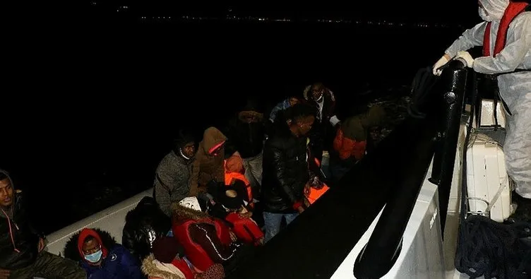 Lastik botta sürüklenen 23 kaçak göçmeni Sahil Güvenlik kurtardı