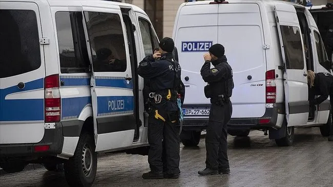 Almanya’da konsolosluk çalışanına skandal baskın