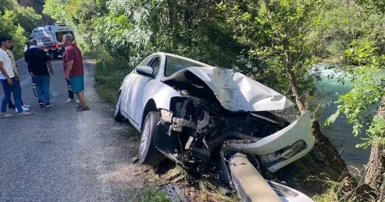 Tunceli’de otomobil elektrik direğine çarptı: 4 kişi yaralandı