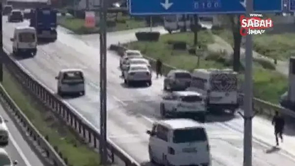 E-5'te trafiği birbirine katan kovalamaca! Polis şüpheli şahsı böyle yakaladı | Video