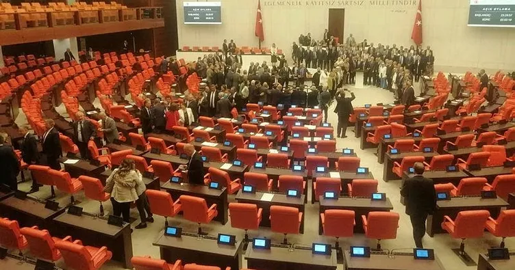 Meclis tatile girdi