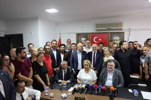 menderes-belediyesinde-baskan-vekilligi-secimini-asuman-sen-kazandi-ilk-kutlayan-cumhurbaskani-erdogan-oldu-1786974697762.jpeg