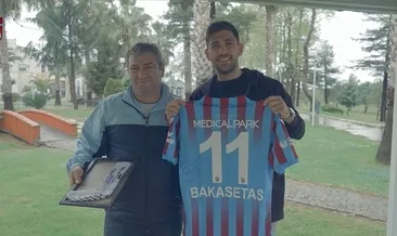 Bakasetas çorabını alan Trabzonsporlu taraftarla buluştu