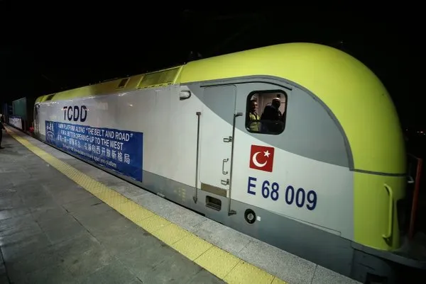 İstanbul'da tarihi an! Marmaray'ı kullanarak Avrupa'ya geçti