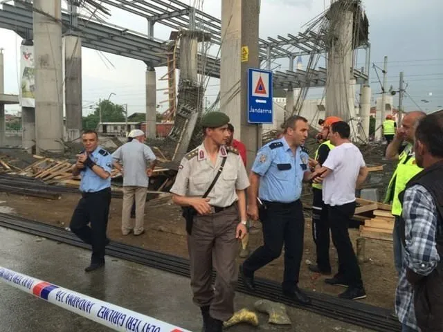 Hızlı Tren inşaatı istasyonunda iskele çöktü!