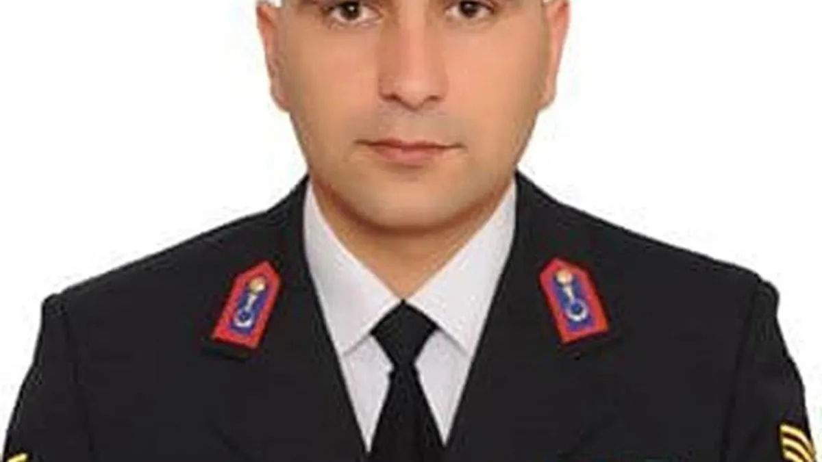 Kazada ölen karakol komutanı Ali Durgut gözyaşları eşliğinde son yolculuğuna uğurlandı! Kazada ölen karakol komutanı Ali Durgut gözyaşları eşliğinde son yolculuğuna uğurlandı!