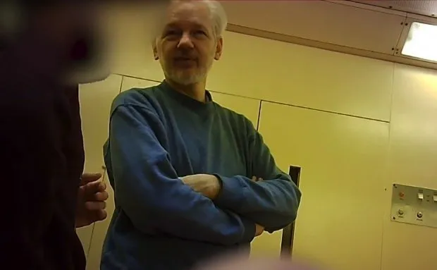 Julian Assange’ın gizli görüntüleri ortaya çıktı! Bu kayıtlardan hemen sonra...