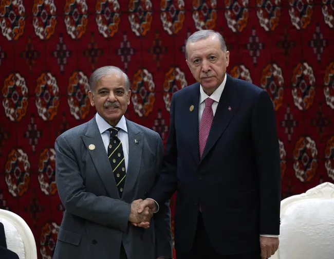 son-dakika-turkmenistanda-diplomasi-zirvesi-baskan-erdogan-sahbaz-serif-ve-vladimir-putin-ile-bir-araya-geldi-1765532366867.jpg SON DAKİKA... Türkmenistan'da diplomasi zirvesi: Başkan Erdoğan Şahbaz Şerif ve Serdar Berdimuhamedov ile bir araya geldi