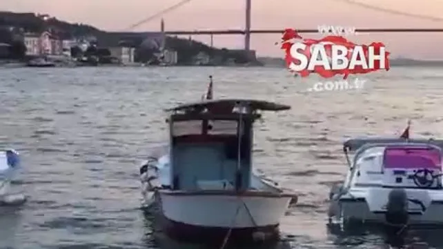 Yabancı askeri gemiler kıyıdaki tekneleri parçaladı | Video