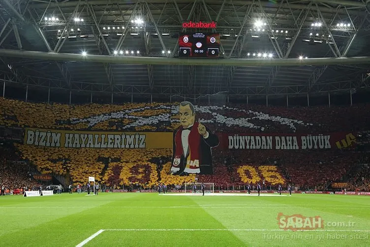 Galatasaray taraftarlarından dev derbi koreografisi