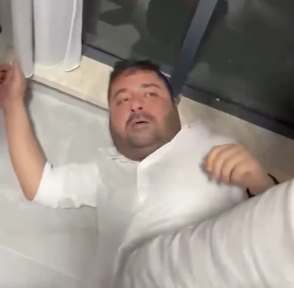 milletvekili-ahmet-baran-yazganin-taciz-ve-darp-skandali-sonrasi-chpden-kesin-ihrac-karari-1786693066089.jpg Milletvekili Ahmet Baran Yazgan'ın 'taciz' ve 'darp' skandalı sonrası CHP'den 'kesin ihraç' kararı