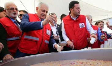 Başbakan Yıldırım aşure dağıttı