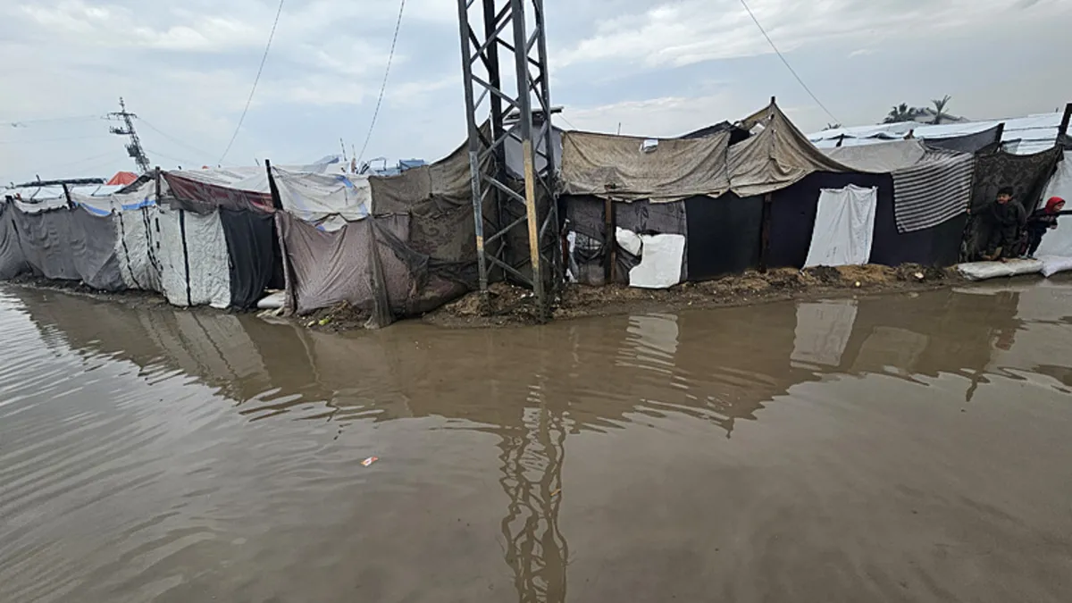 Gazze’de Filistinlilerin çadırlarını su bastı Gazze’de Filistinlilerin çadırlarını su bastı