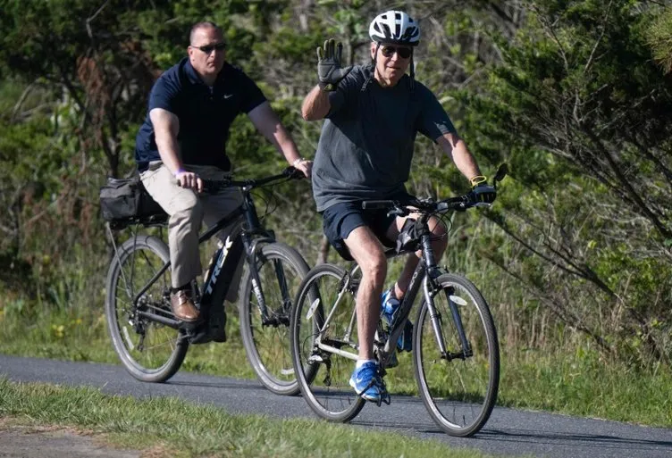 ABD Başkanı Joe Biden bisikletten düştü! O anlar böyle görüntülendi…