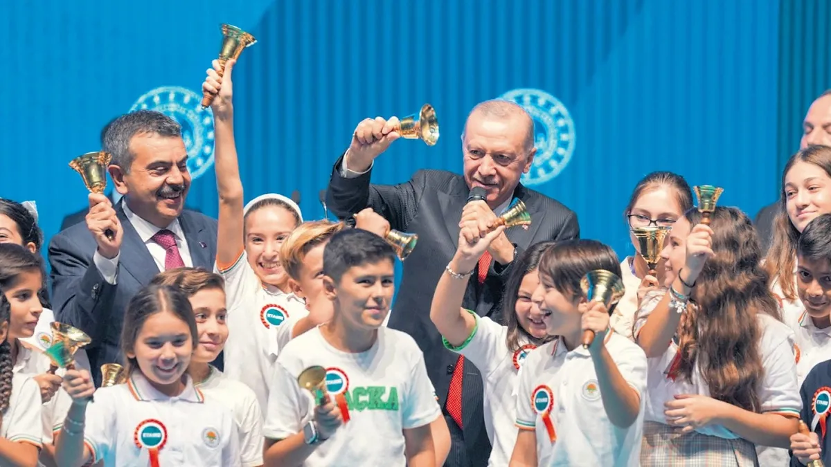 İlk ders zili Gazzeli çocuklar için çalacak haber görseli
